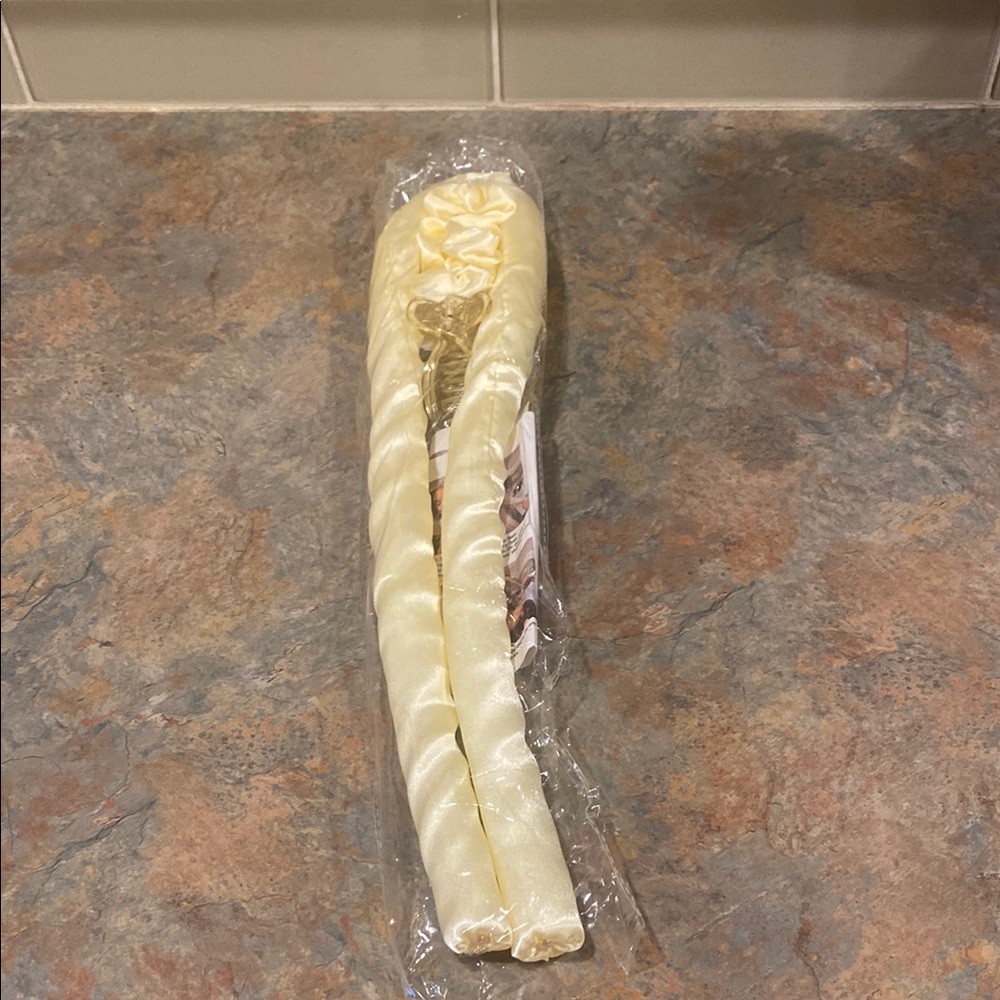 Source Unknown Cream Hair Styling Tool